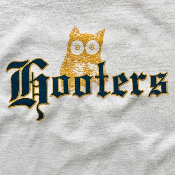 Hooters, Vintage T shirt, West Edmonton Mall, Mens Size Large, Good Condition - Picture 5 of 8